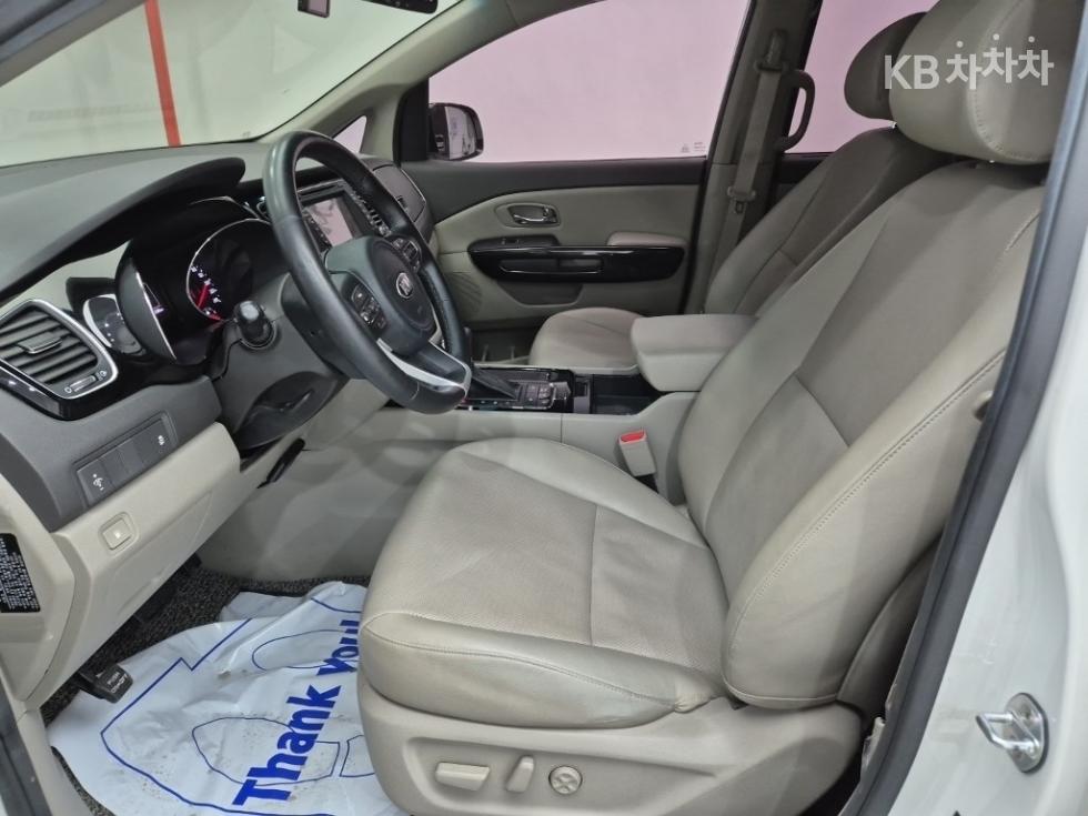 Kia Carnival — miniaturë 10