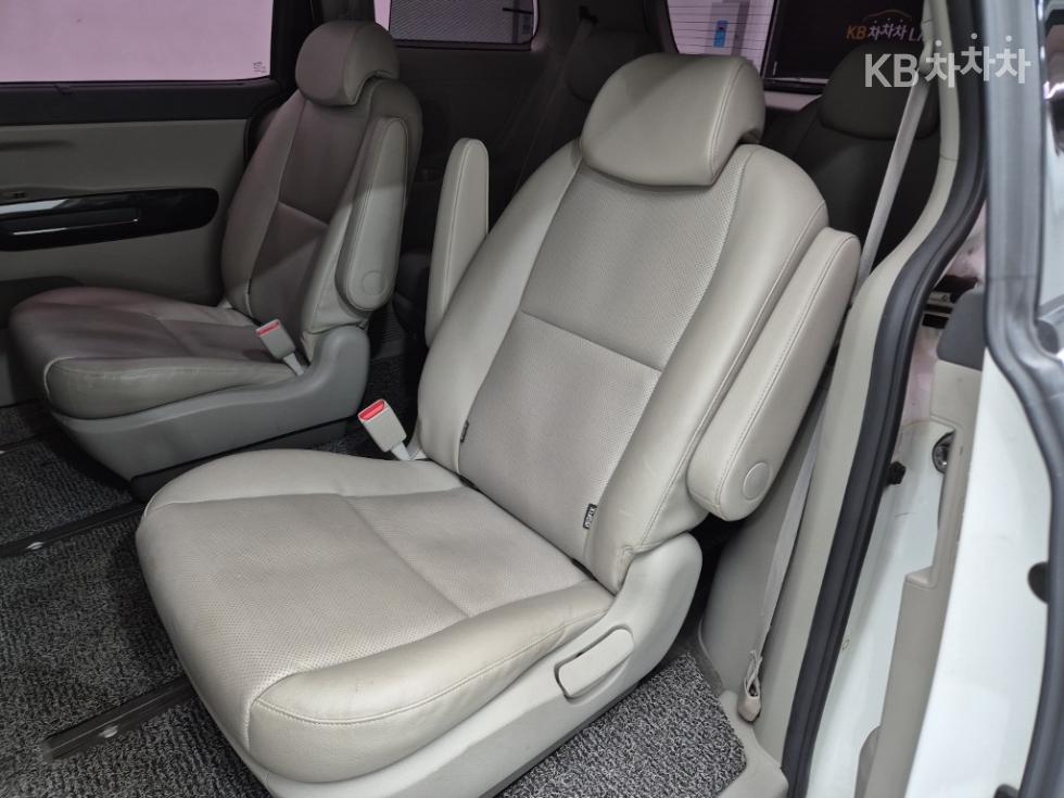 Kia Carnival — miniaturë 11
