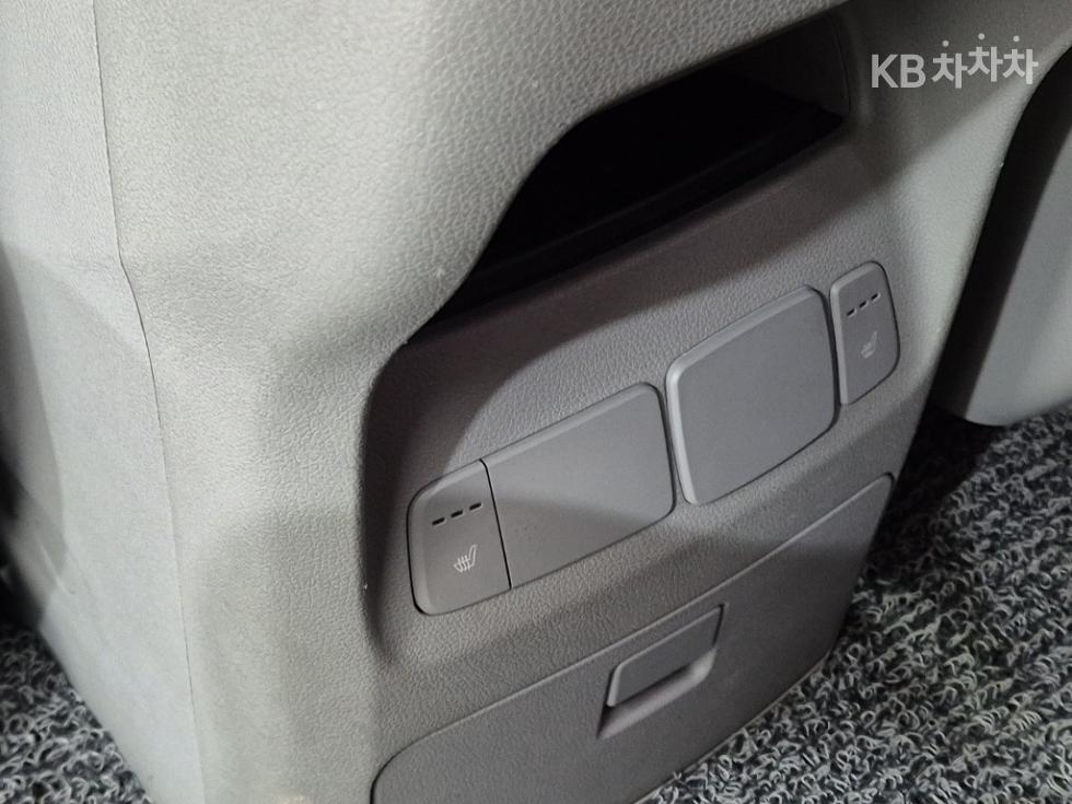 Kia Carnival — miniaturë 18