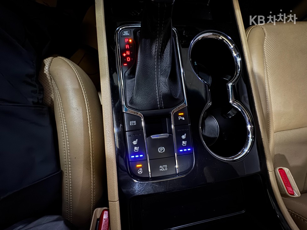 Kia Carnival — miniaturë 16