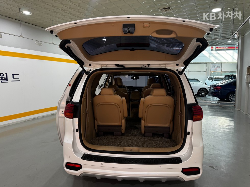 Kia Carnival — miniaturë 18