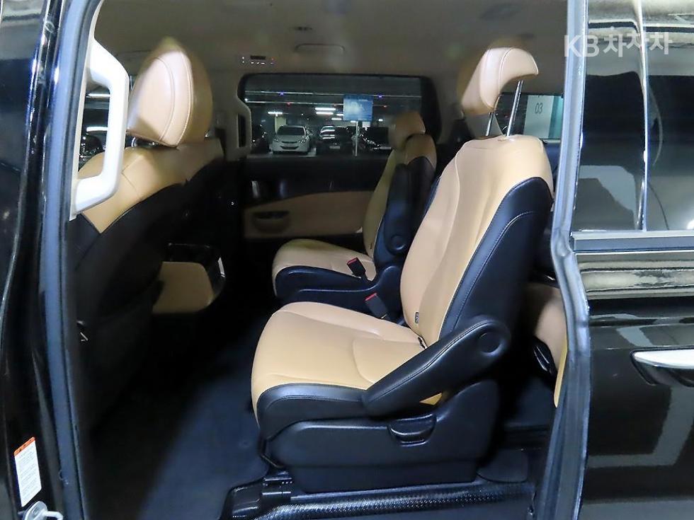 Kia Carnival — miniaturë 7
