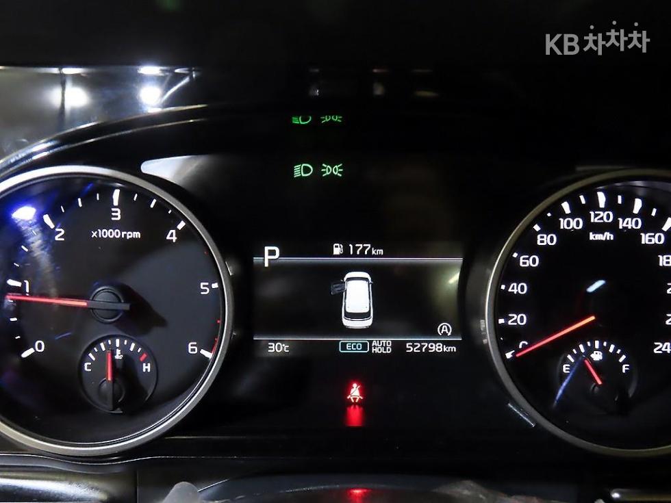 Kia Carnival — miniaturë 9