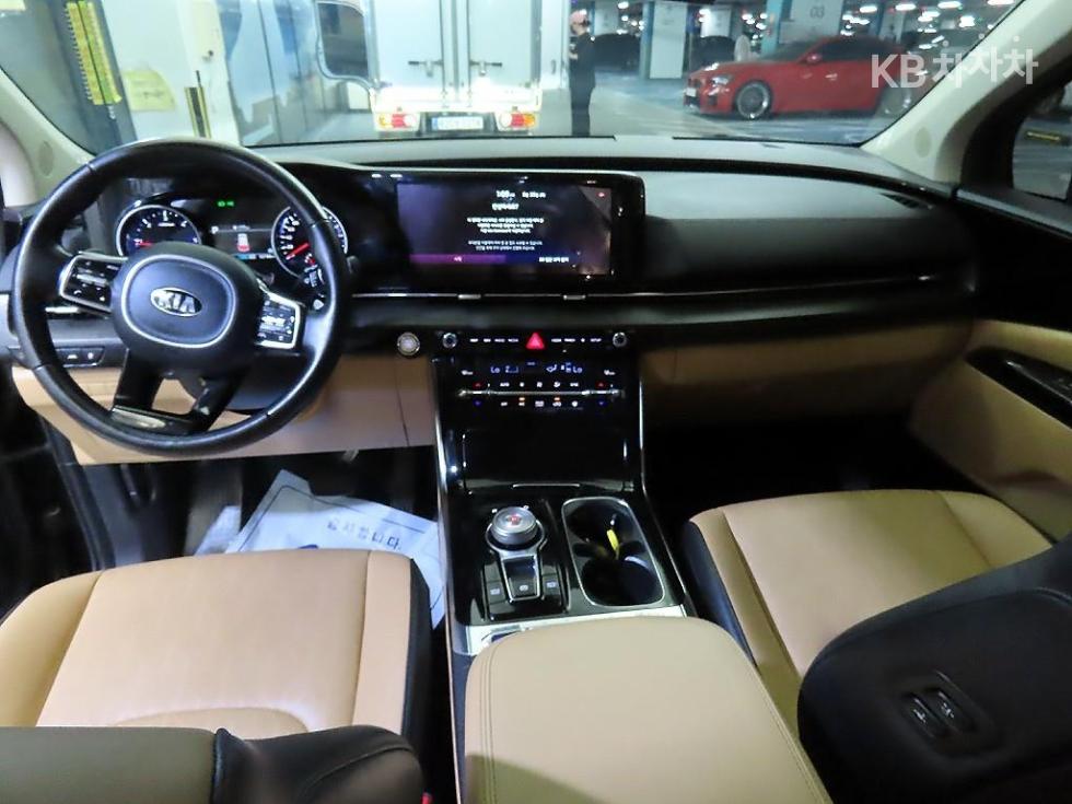 Kia Carnival — miniaturë 10