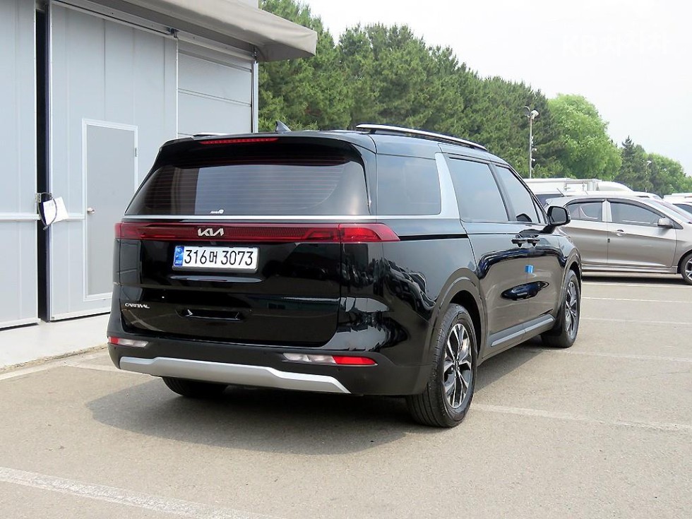 Kia Carnival — miniaturë 4