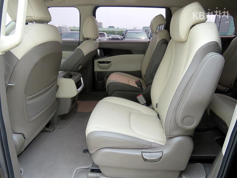 Kia Carnival — miniaturë 7