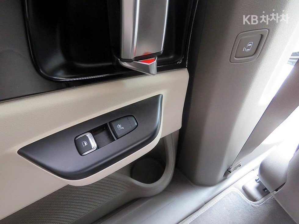 Kia Carnival — miniaturë 9