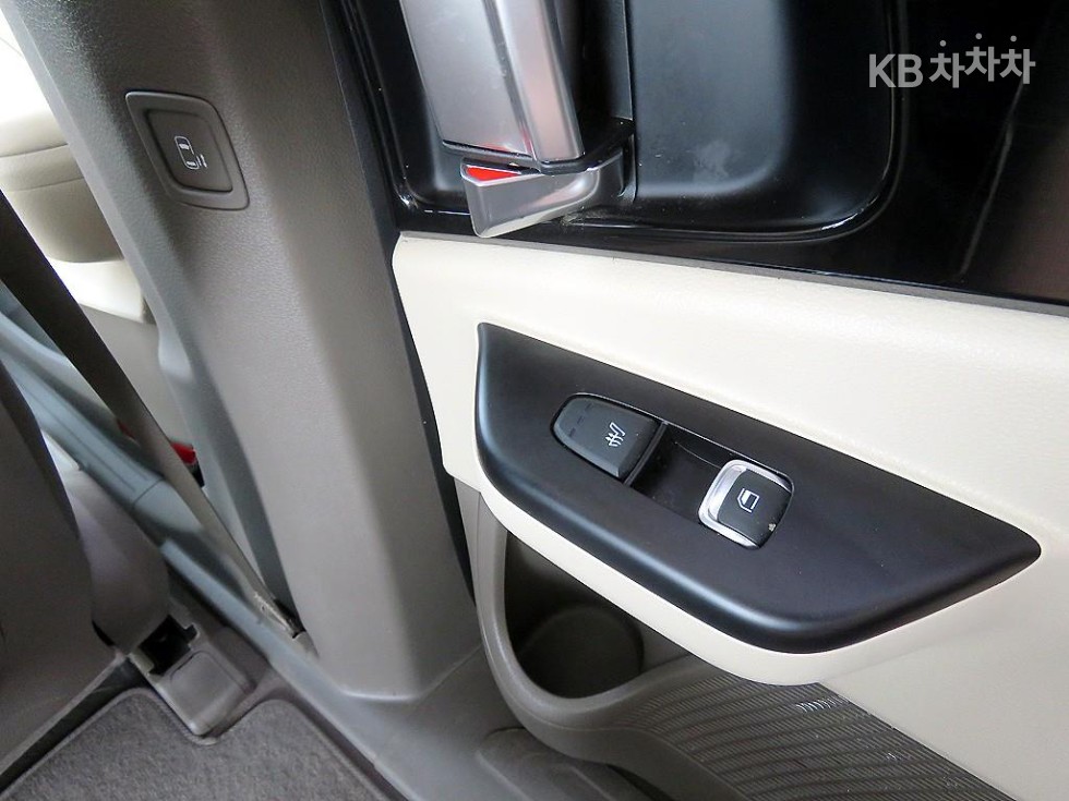 Kia Carnival — miniaturë 10