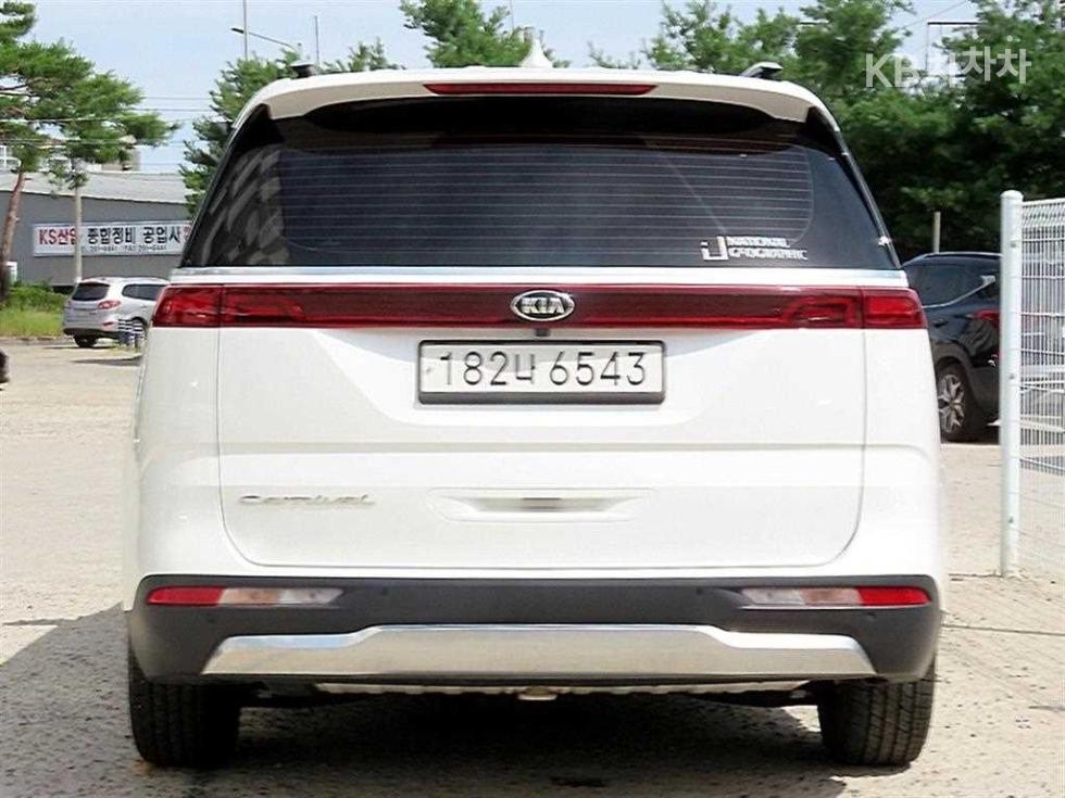 Kia Carnival — miniaturë 4
