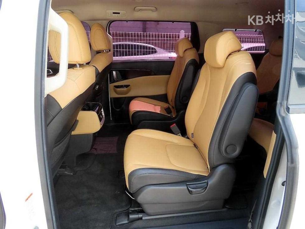 Kia Carnival — miniaturë 6