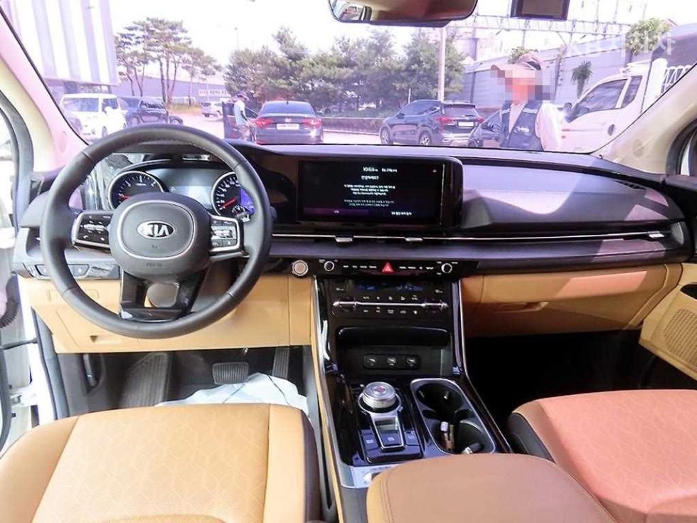 Kia Carnival — miniaturë 8