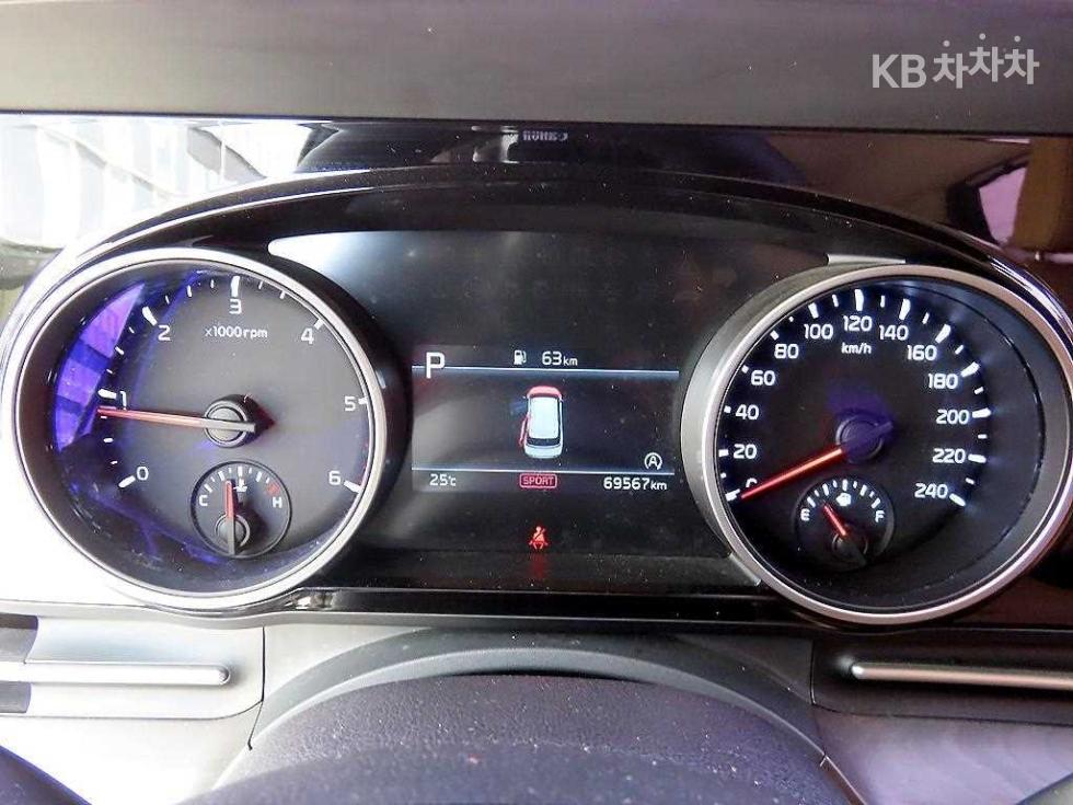 Kia Carnival — miniaturë 10