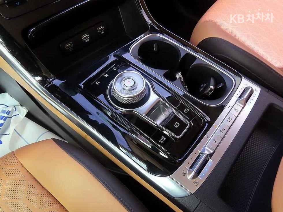 Kia Carnival — miniaturë 11