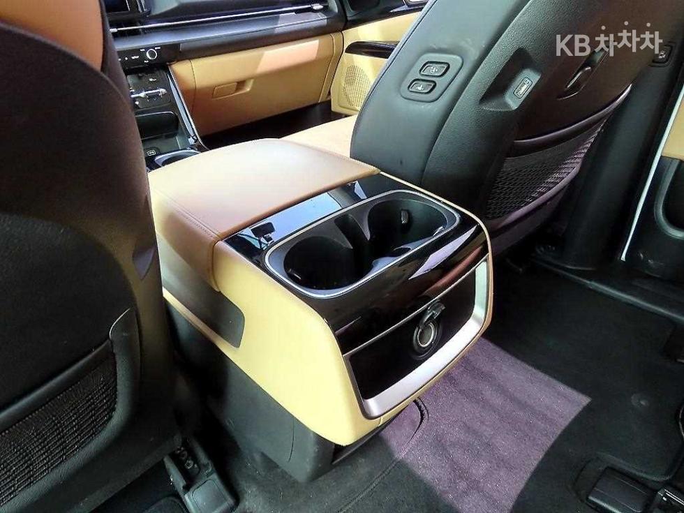 Kia Carnival — miniaturë 15