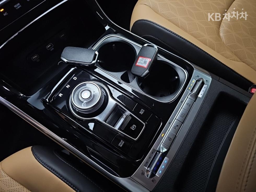 Kia Carnival — miniaturë 8