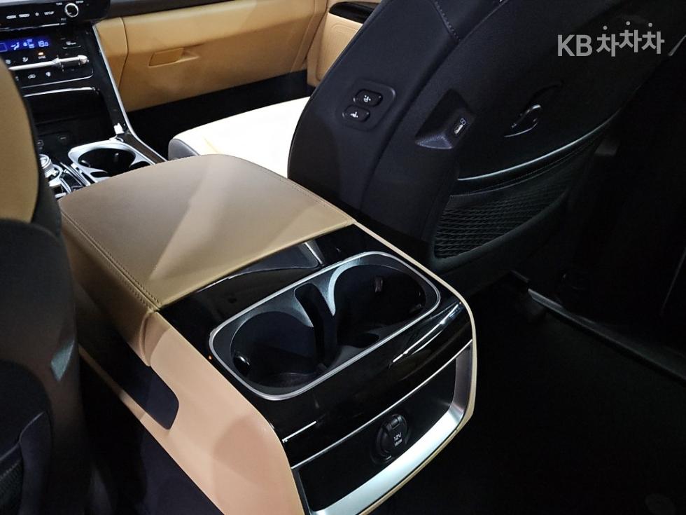 Kia Carnival — miniaturë 13