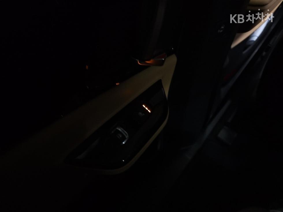 Kia Carnival — miniaturë 15