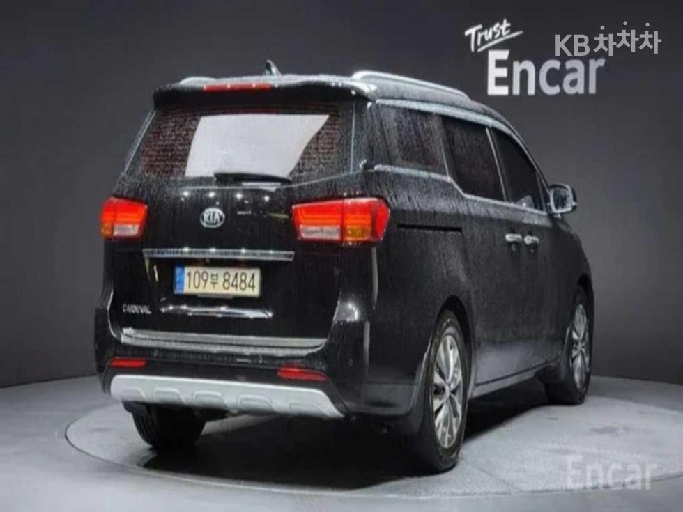 Kia Carnival — miniaturë 2