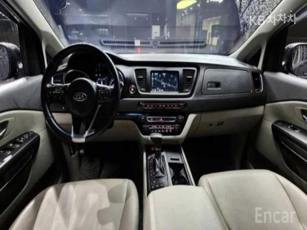 Kia Carnival — miniaturë 3