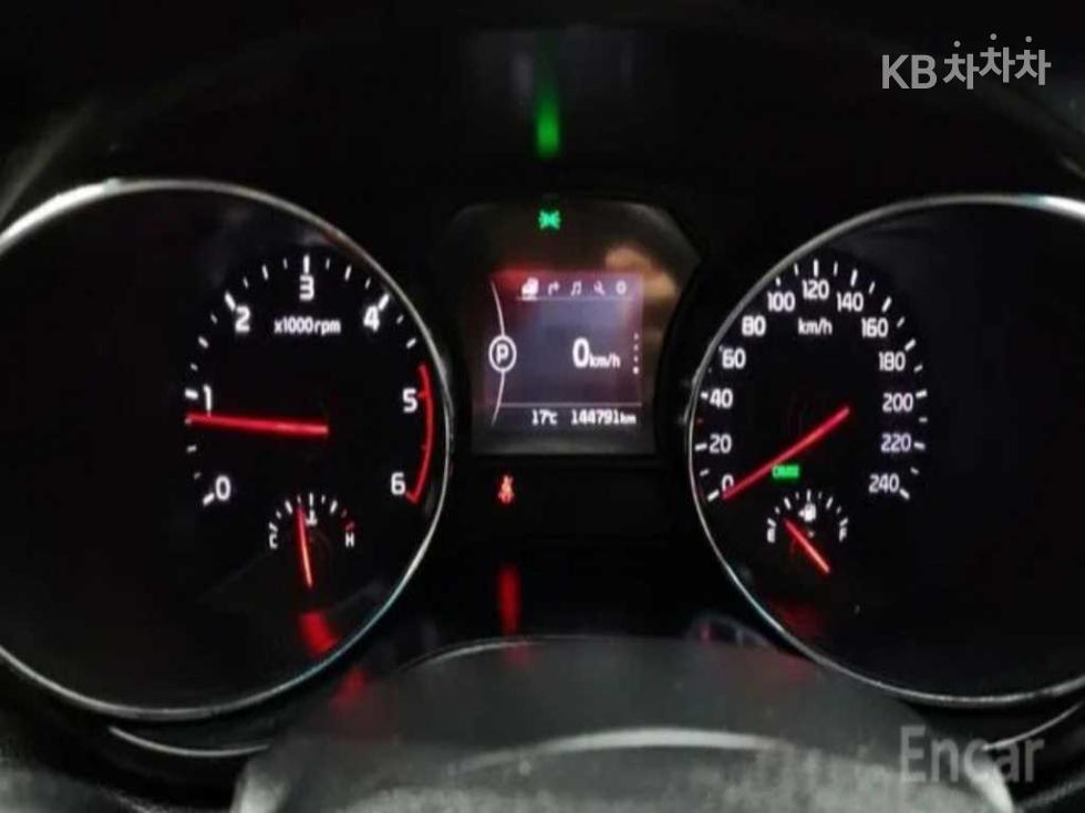 Kia Carnival — miniaturë 4