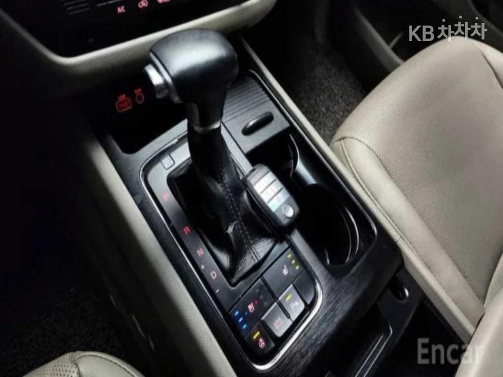 Kia Carnival — miniaturë 5