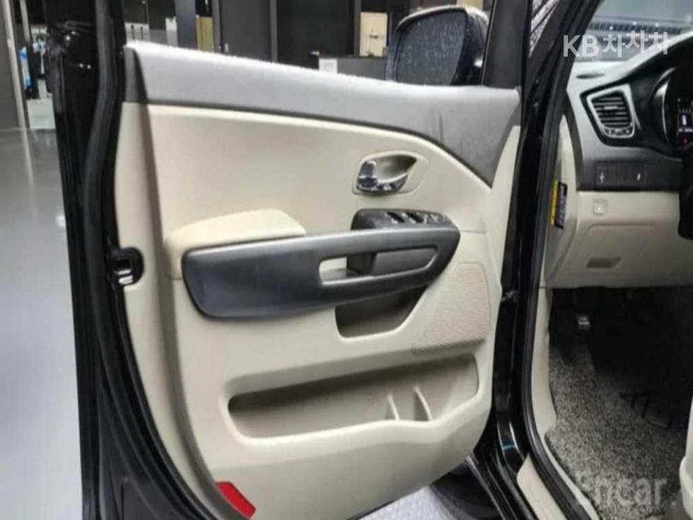 Kia Carnival — miniaturë 6