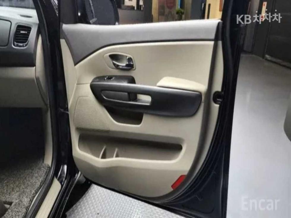 Kia Carnival — miniaturë 7