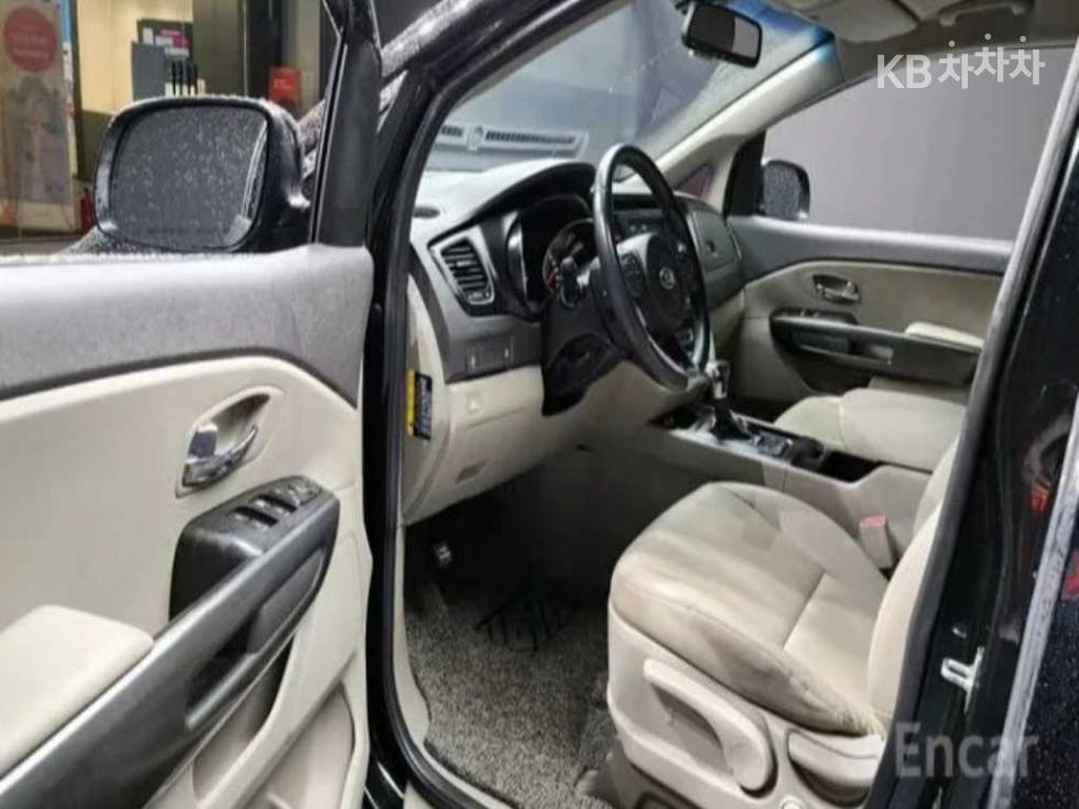 Kia Carnival — miniaturë 8