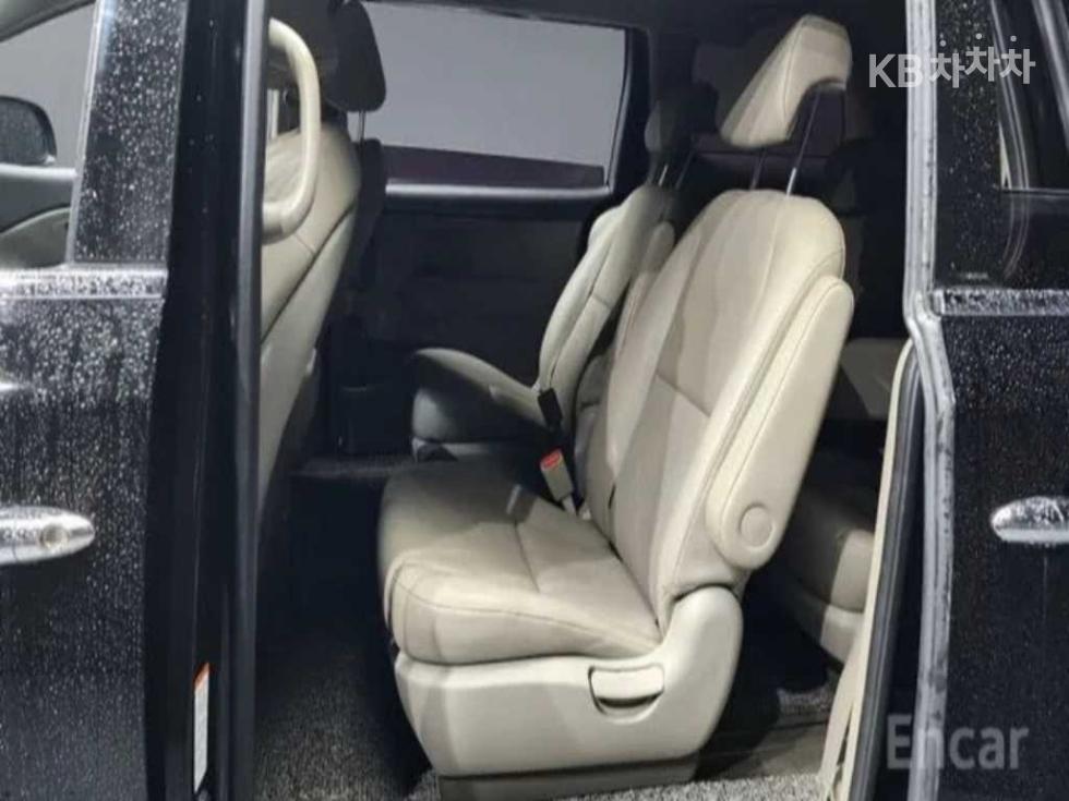 Kia Carnival — miniaturë 9