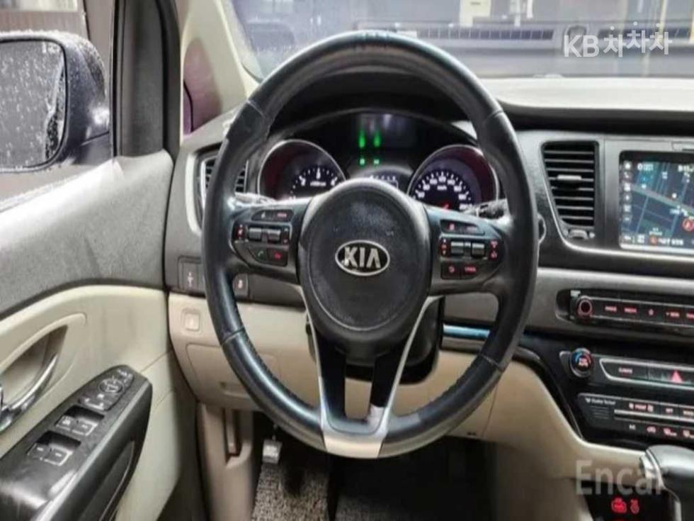 Kia Carnival — miniaturë 11