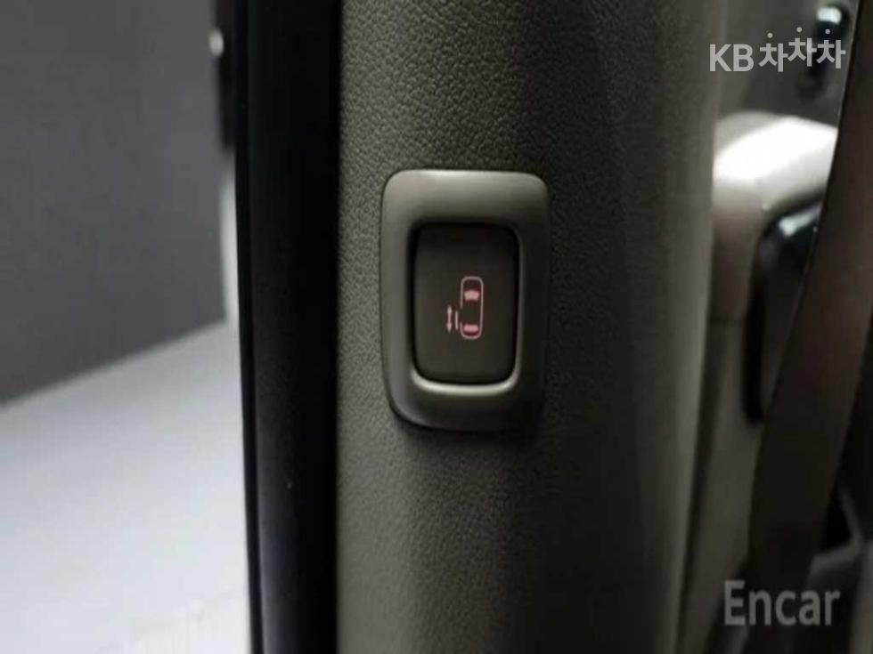 Kia Carnival — miniaturë 15