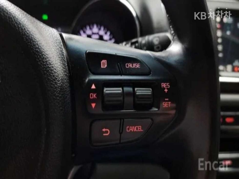 Kia Carnival — miniaturë 16