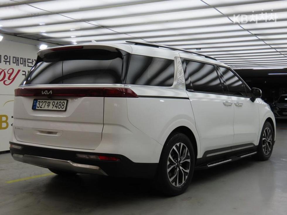 Kia Carnival — miniaturë 4