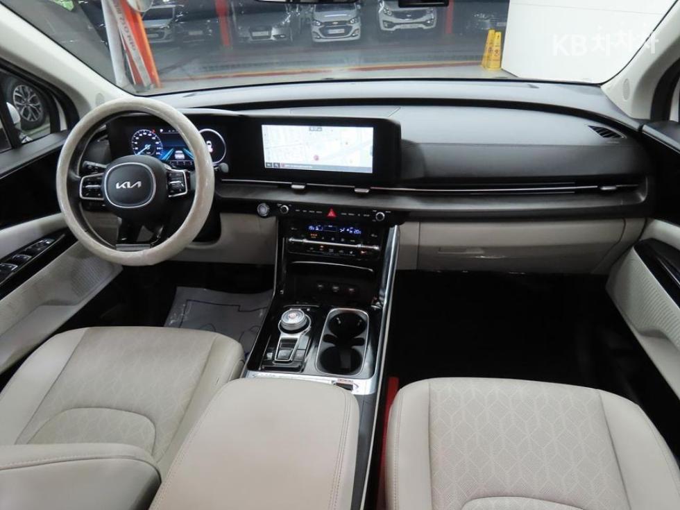 Kia Carnival — miniaturë 5