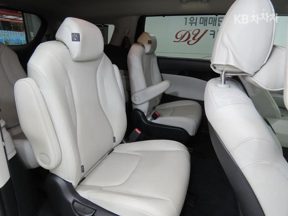 Kia Carnival — miniaturë 7