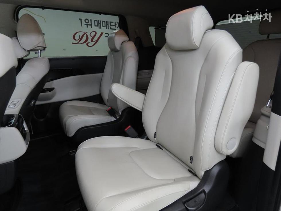Kia Carnival — miniaturë 8