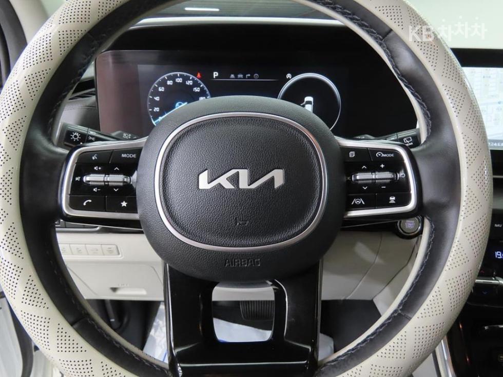 Kia Carnival — miniaturë 9