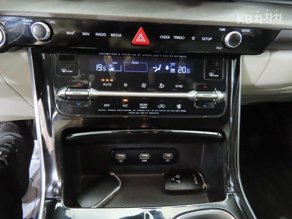 Kia Carnival — miniaturë 14