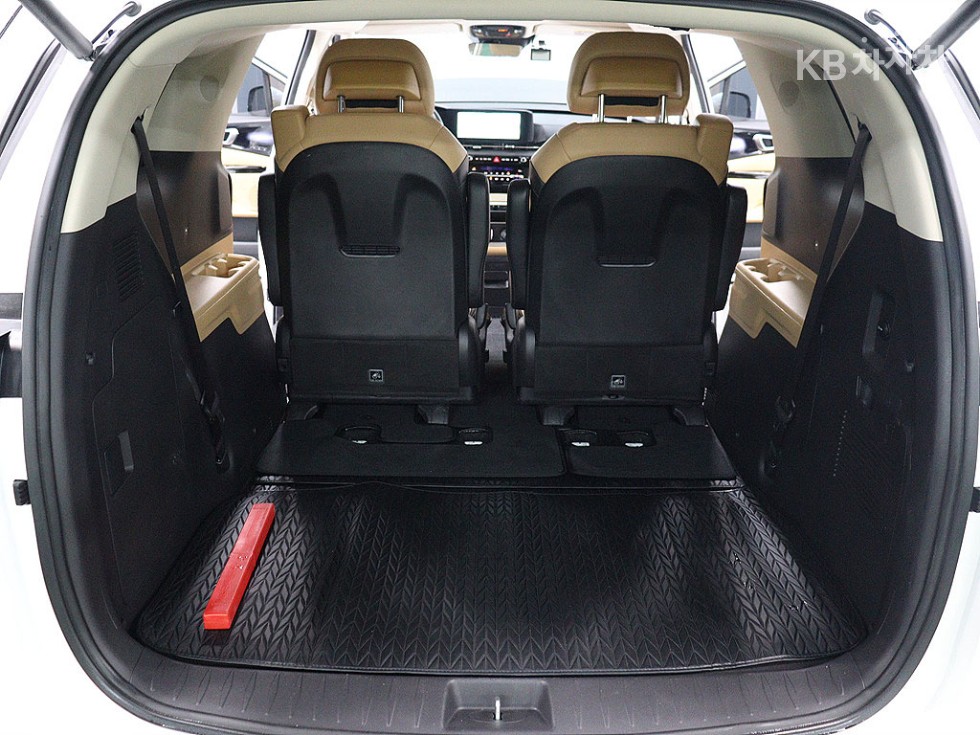Kia Carnival — miniaturë 5