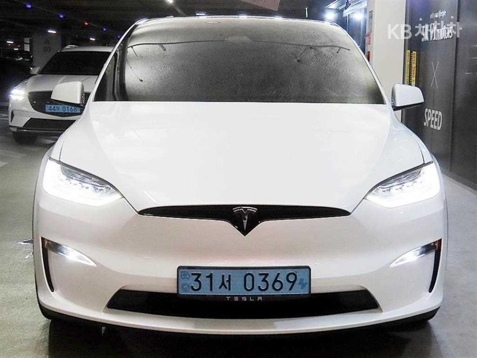 Tesla Model X — miniaturë 2