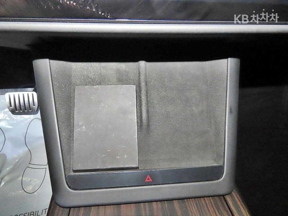 Tesla Model X — miniaturë 13