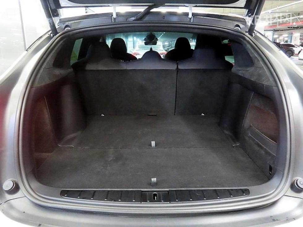 Tesla Model X — miniaturë 17