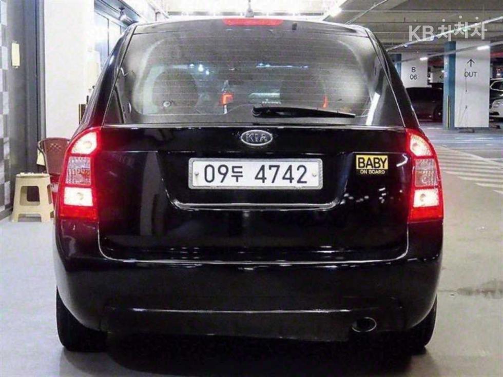 Kia Carens — miniaturë 5