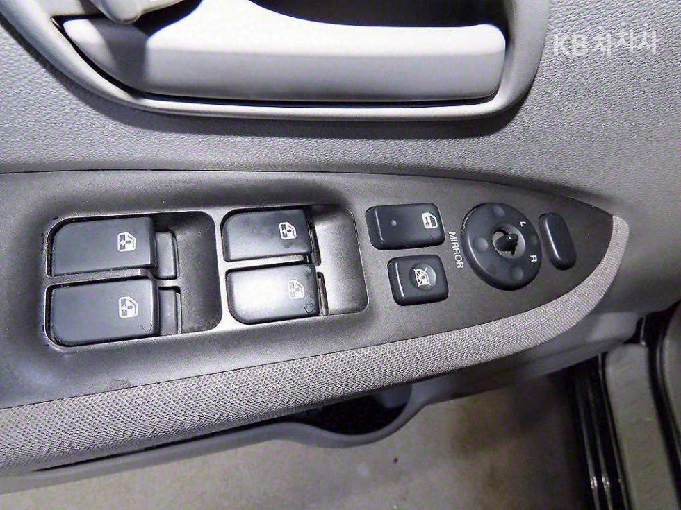 Kia Carens — miniaturë 10
