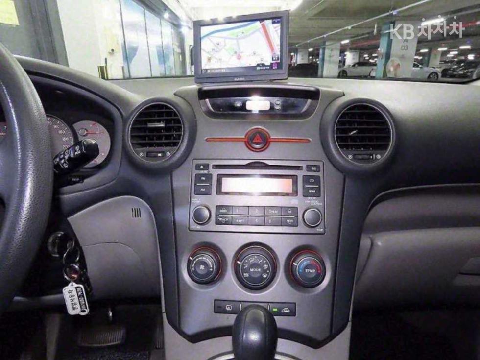 Kia Carens — miniaturë 13
