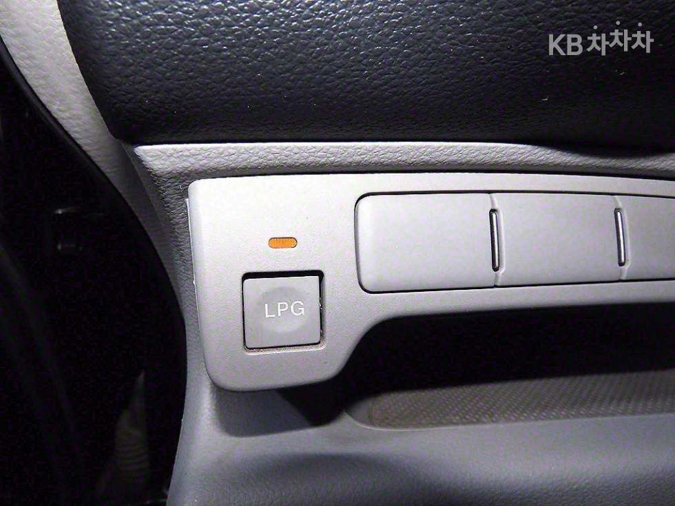 Kia Carens — miniaturë 16