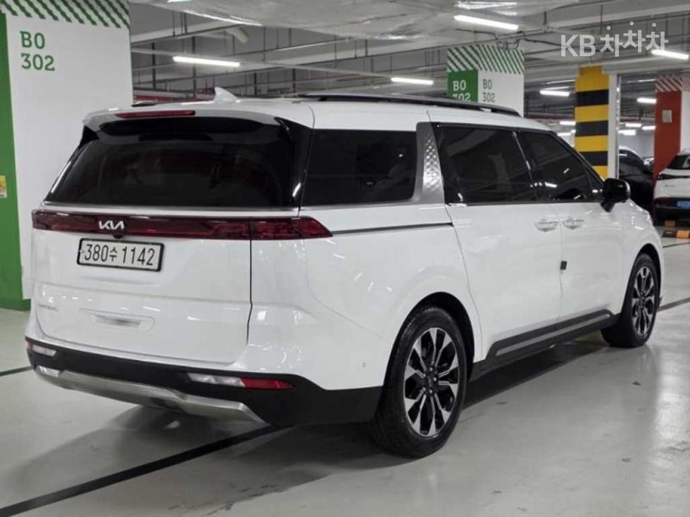 Kia Carnival — miniaturë 4