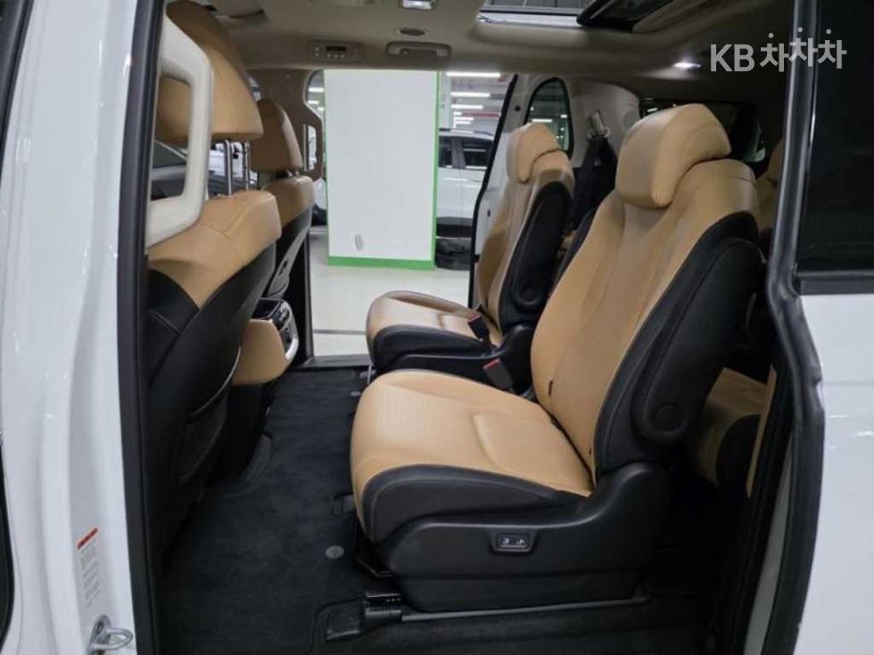 Kia Carnival — miniaturë 8