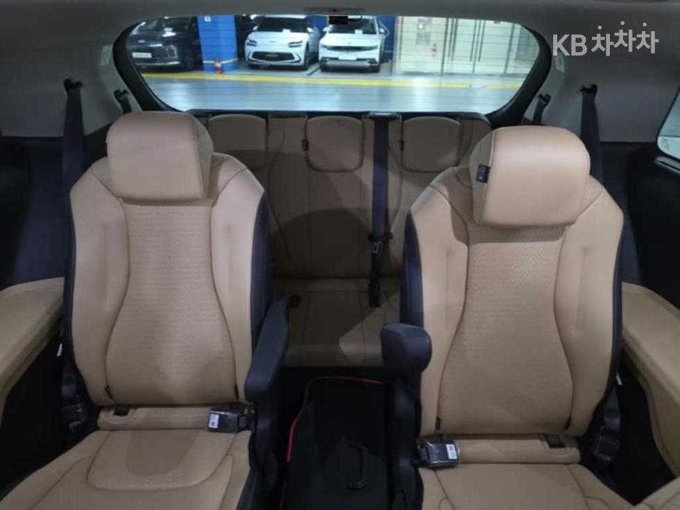 Kia Carnival — miniaturë 9
