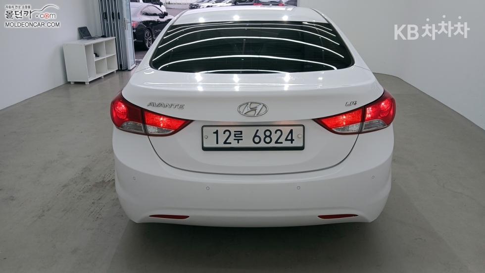 Hyundai Avante — miniaturë 4